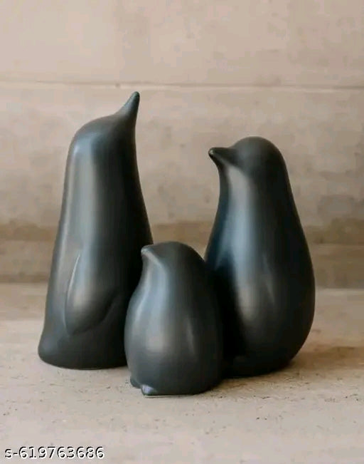 Penguin Family Sculpture Set